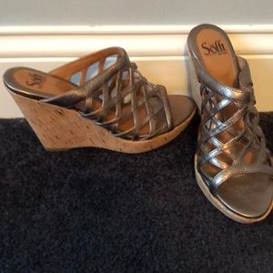 Sofft copper metallic platform sandals sz 8.5N